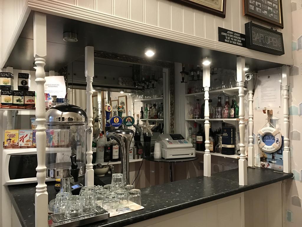 Lighthouse Guest House 惠特利湾 外观 照片