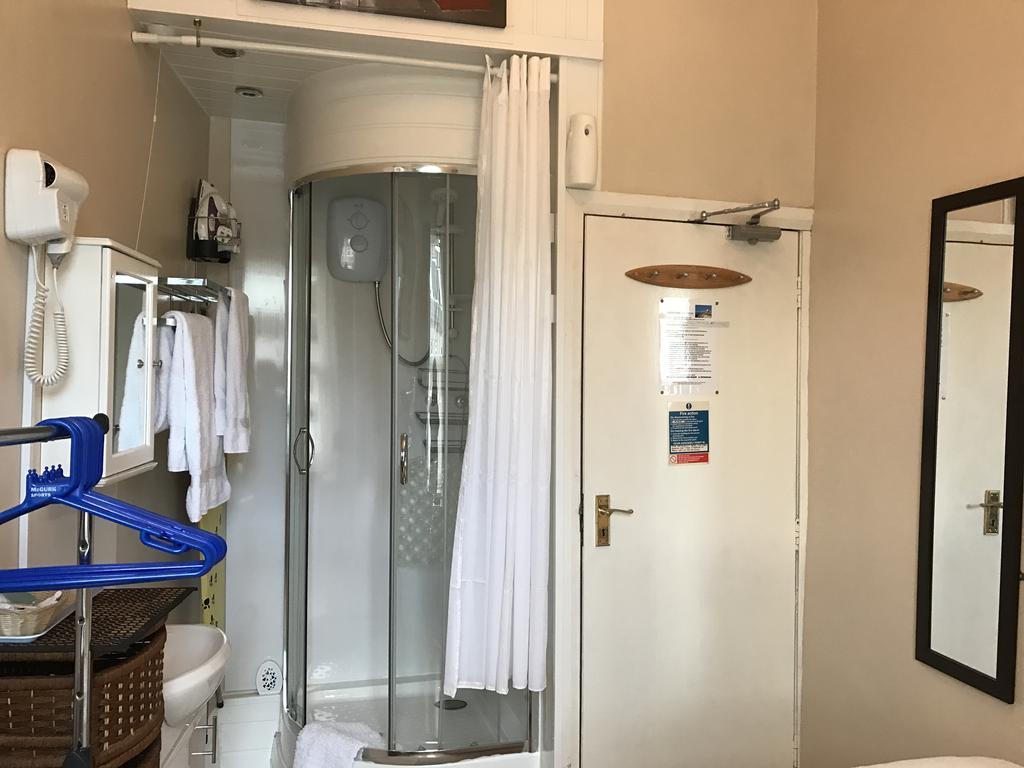 Lighthouse Guest House 惠特利湾 外观 照片