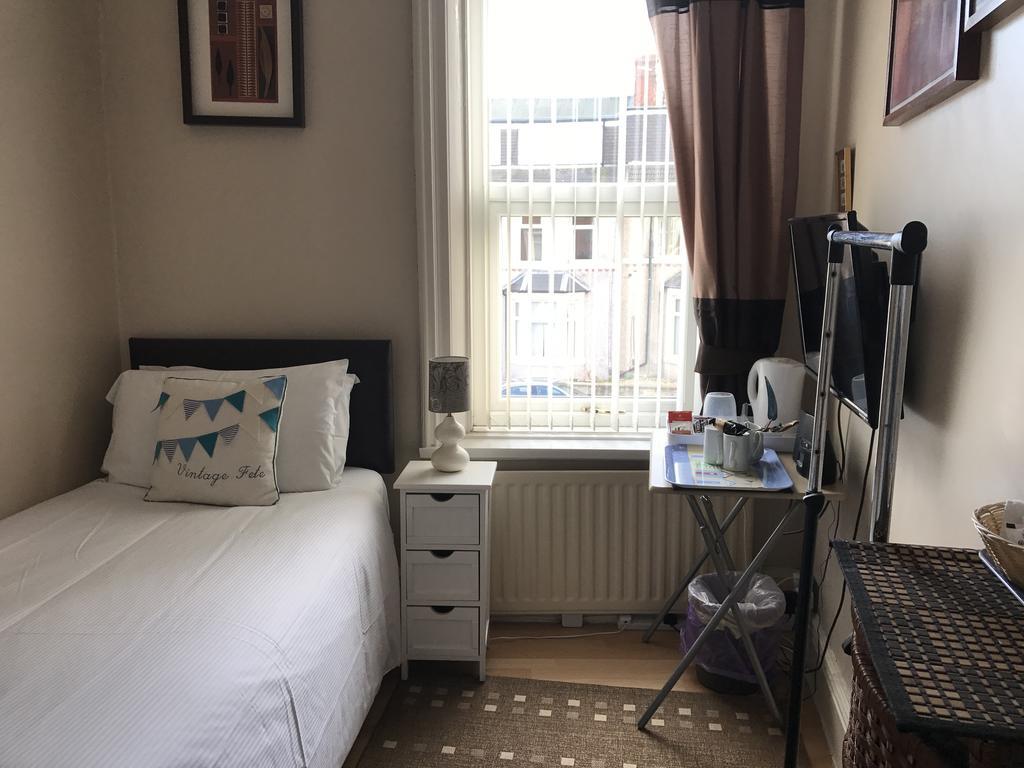 Lighthouse Guest House 惠特利湾 外观 照片