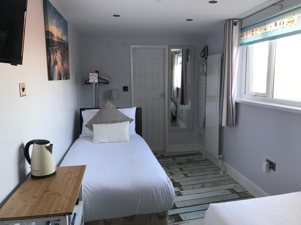 Lighthouse Guest House 惠特利湾 外观 照片