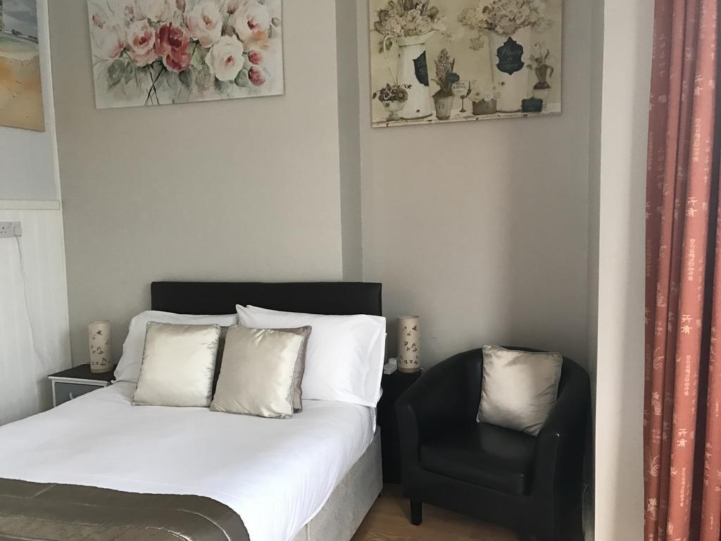 Lighthouse Guest House 惠特利湾 外观 照片