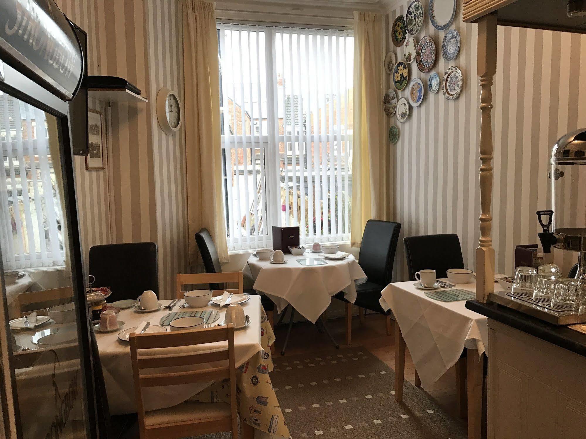 Lighthouse Guest House 惠特利湾 外观 照片