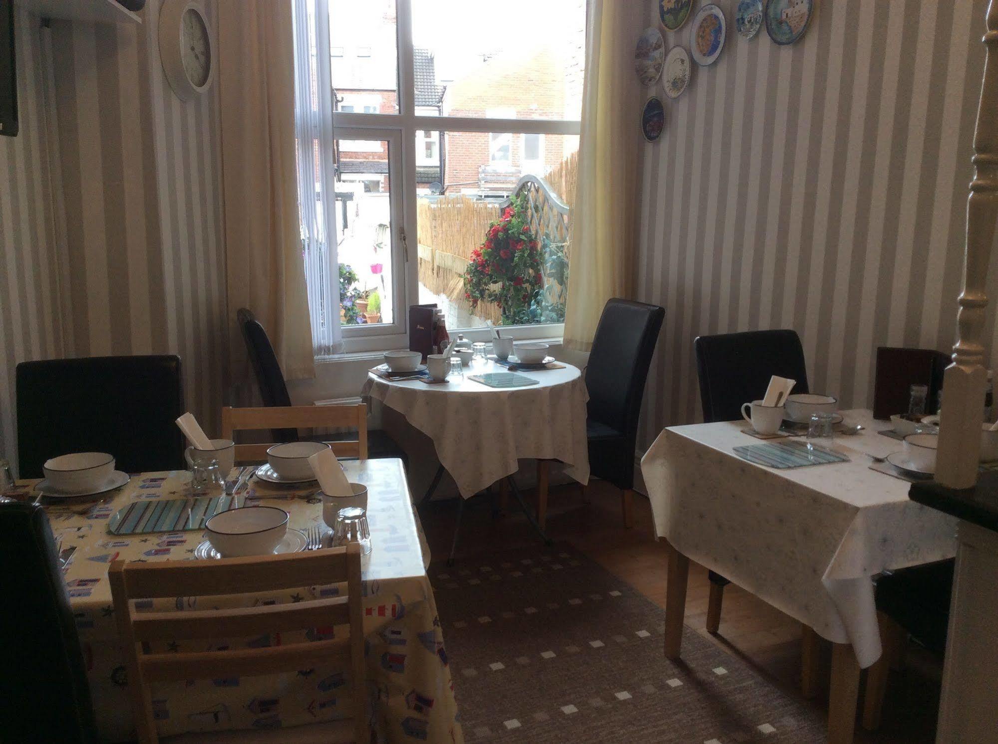 Lighthouse Guest House 惠特利湾 外观 照片