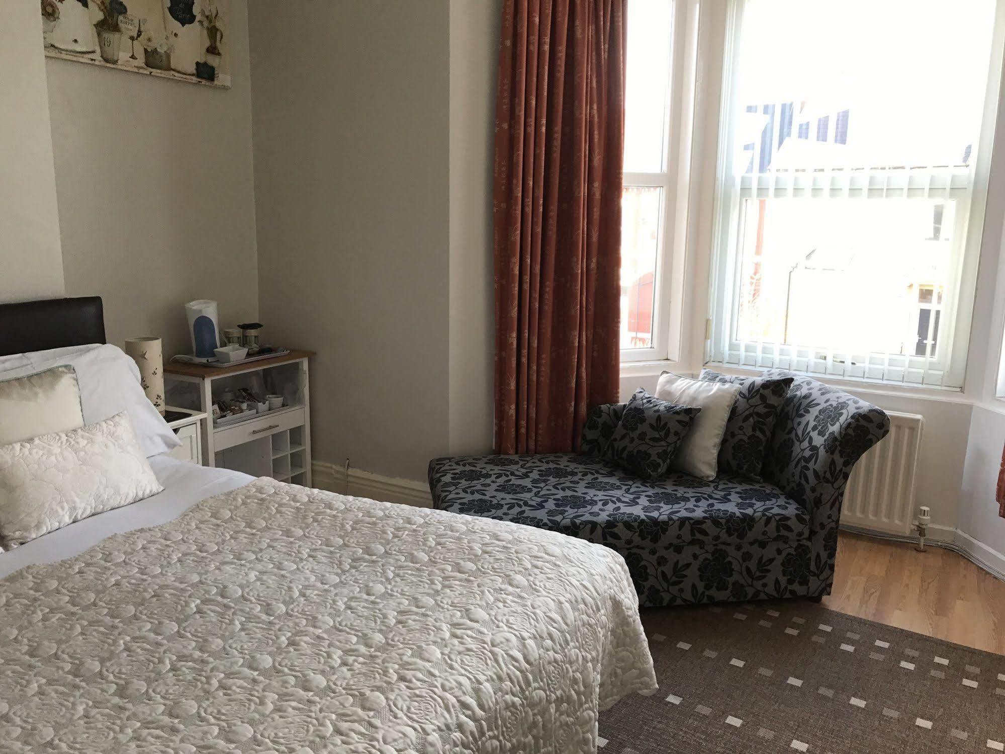 Lighthouse Guest House 惠特利湾 外观 照片
