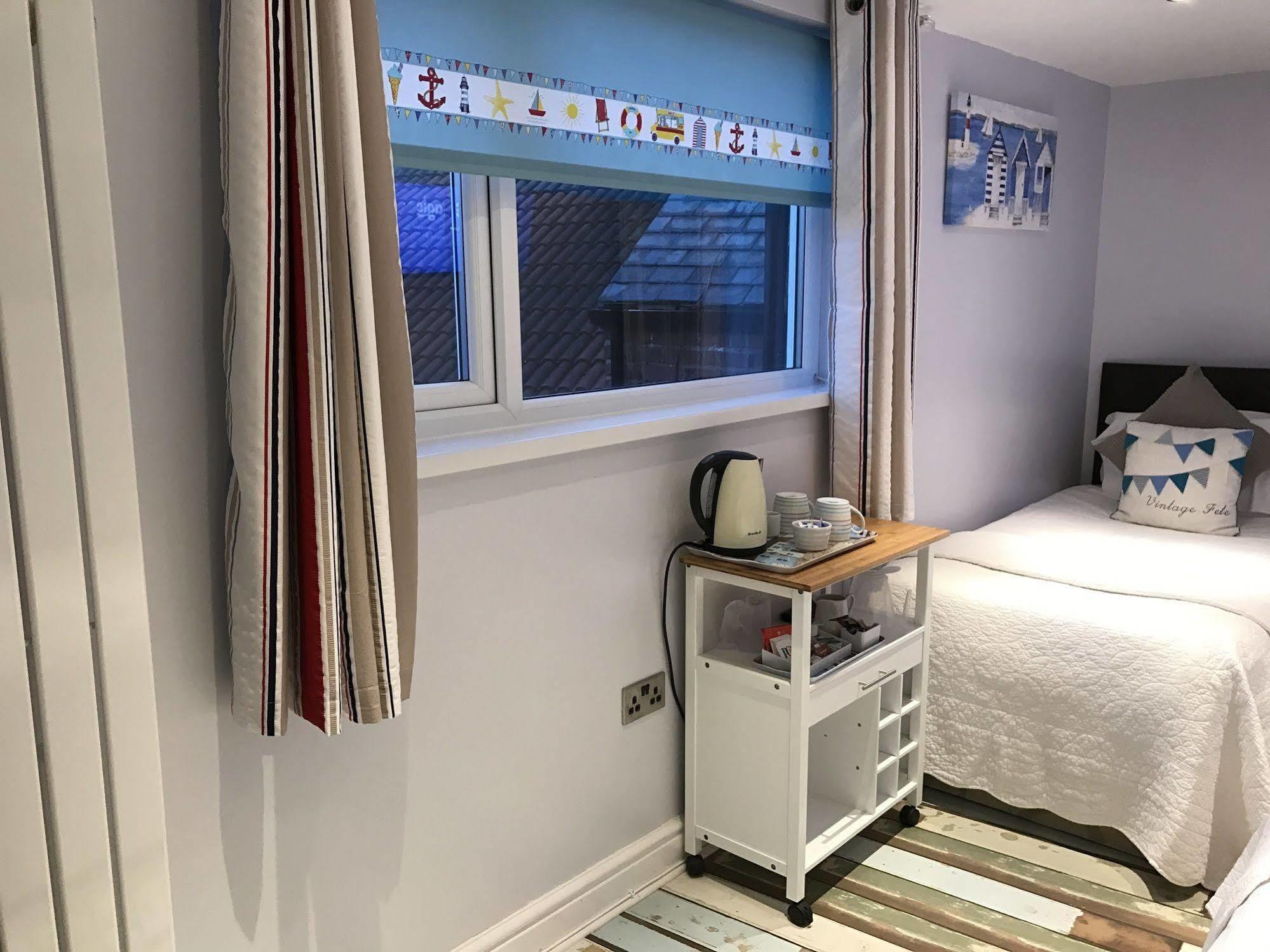 Lighthouse Guest House 惠特利湾 外观 照片