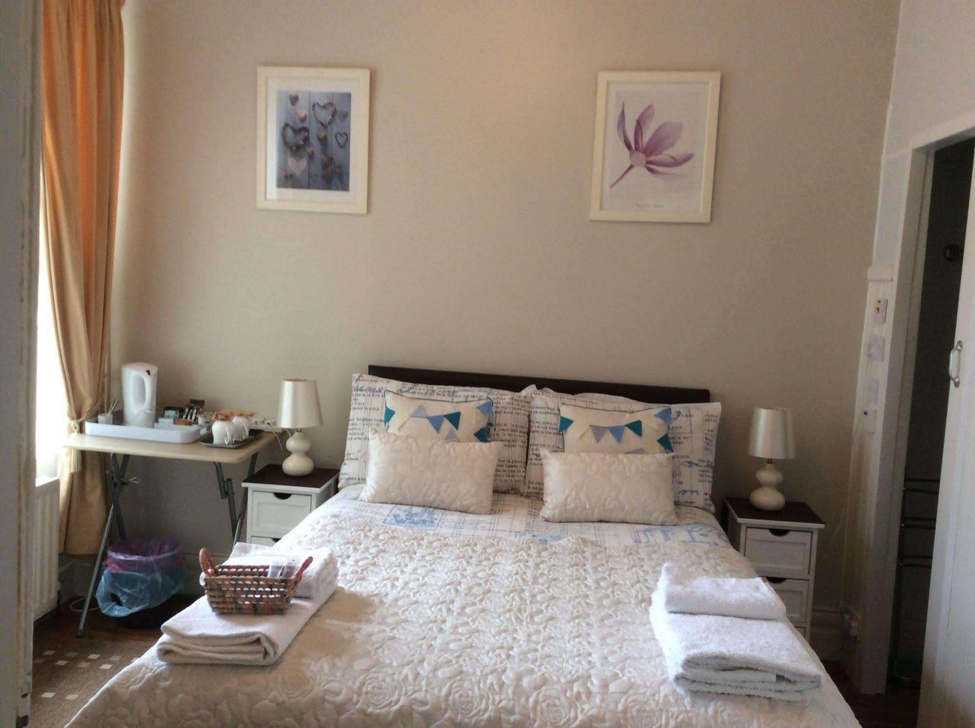 Lighthouse Guest House 惠特利湾 外观 照片