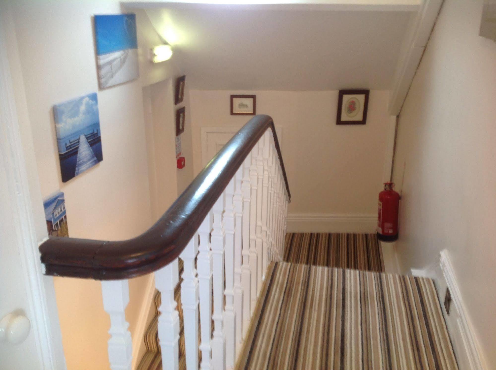 Lighthouse Guest House 惠特利湾 外观 照片